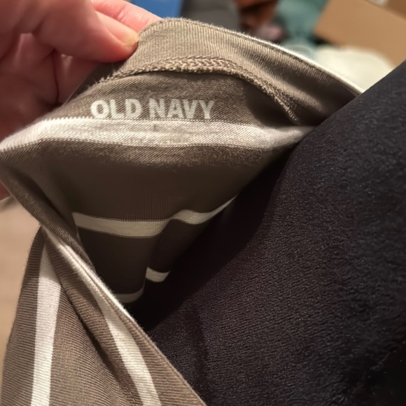Old Navy Gray and White Long Sleeve Boxy Blouse - Picture 2 of 3